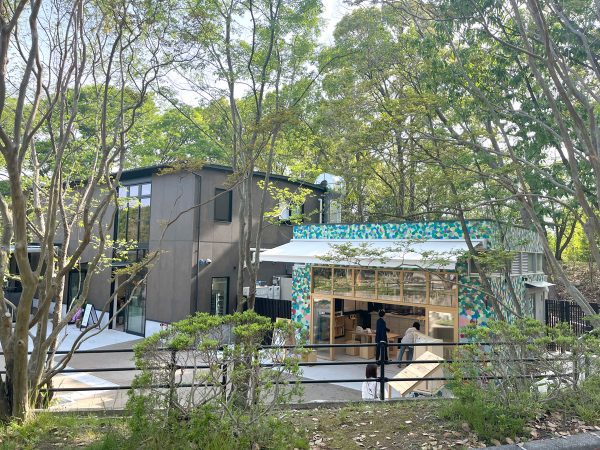 北大阪急行電鉄「千里中央」駅から千里中央公園までの道