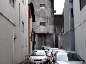 美しき無用の長物 “超芸術トマソン”。不動産に付着するモダン