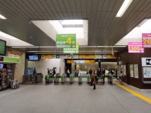 JR橋本駅の改札。京王相模原線も乗り入れている便利な駅