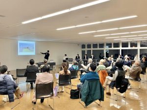 町民講座やワークショップなどで概要を説明し、アイデアを募った（株式会社ニセコまち提供）