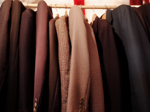 テーラーでオーダーメイドした背広はサイズもまちまちで究極の一点物だ