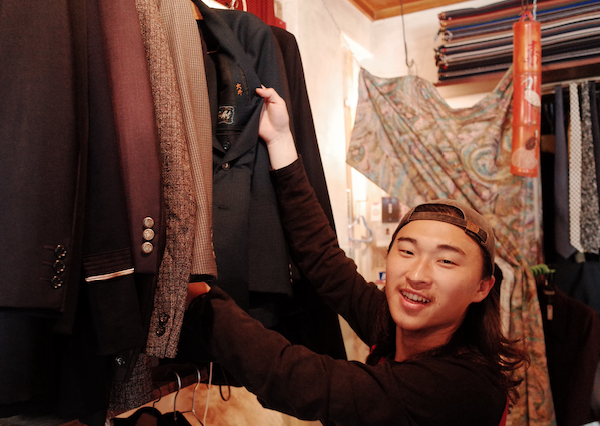 家庭用品を売る「福寿屋」をそのまま使い看板もそのまま