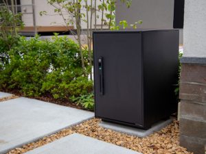 一戸建て住宅に設置された宅配ボックス（画像はイメージ）