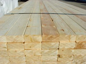 カナダ産の2×4材。加工がしやすく、使い勝手のいいサイズなのでホームセンターでDIY用として購入された方もいることだろう