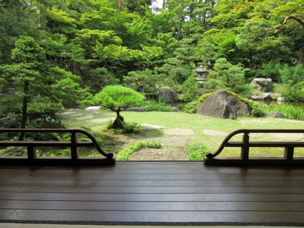 2階天井のトイレ。誰も見ないかもしれないところに凝った造りを配すという粋な感覚