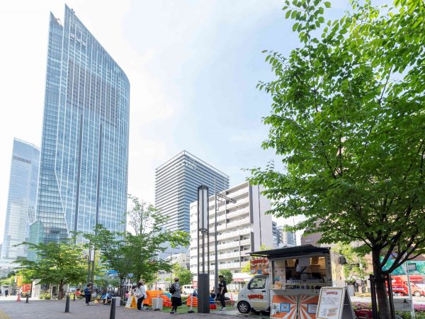 目まぐるしく変化を遂げていく虎ノ門・新橋エリア。しかし、そこには時代の波に適応しながら息づいている地域の文化もある。マルシェはその新旧の要素を取り持つ場のように感じられた