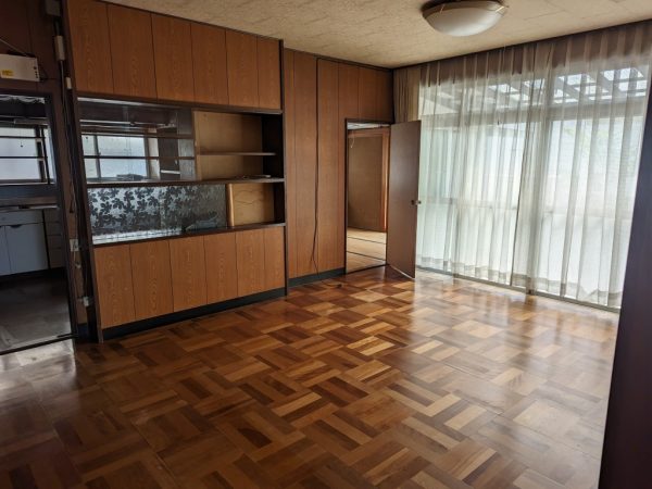 空き家バンクに登録されている物件。金澤さんが希望者の案内に同行する