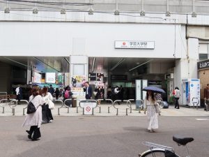 コンパクトな駅前。ここには高架下に何があるかが分かるような掲示が出される予定
