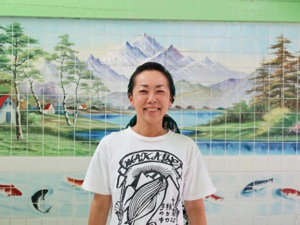 バスで向かうと有鄰館前というバス停があり、この先が重伝建地区になっている。有鄰館では江戸時代から昭和にかけての11棟の蔵が舞台や展示、コンサートなどに活用されている