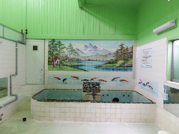 山本さんが一目惚れした一の湯の内部。男湯も女湯もタイル絵は同じ