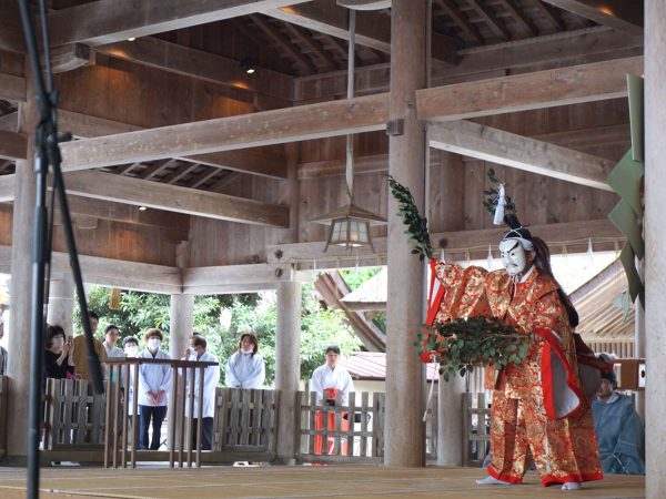 ホーライエッチャ踊りは、地域の有志によって引き継がれている