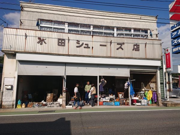 商店街の会合では、地域全体の話も議題になる