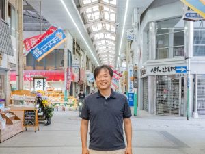 奉還町商店街振興組合の畝本伸三 理事。奉還町の大衆食堂 旭軒の店主でもある