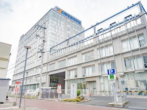 奉還町商店街の周辺には学校が多い。2016年には奉還町商店街のすぐ南側に「朝日医療大学校」が開校した