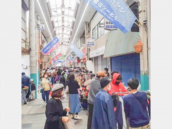 奉還町商店街の周辺には学校が多い。2016年には奉還町商店街のすぐ南側に「朝日医療大学校」が開校した