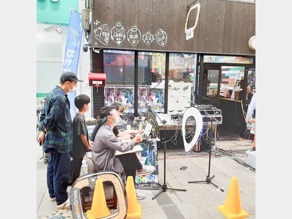 奉還町商店街の周辺には学校が多い。2016年には奉還町商店街のすぐ南側に「朝日医療大学校」が開校した