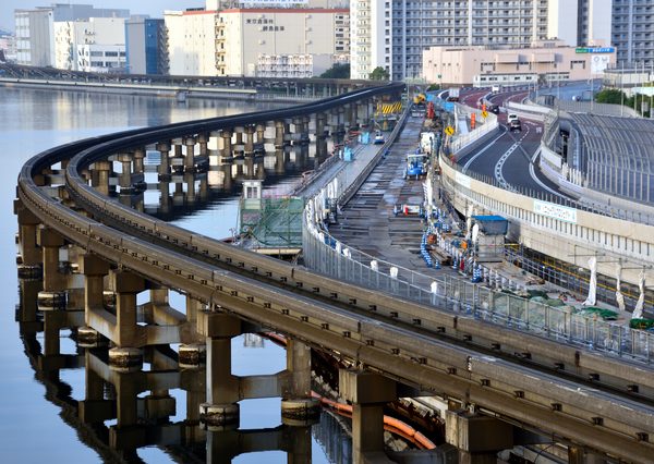 高速大師橋架け替え工事の様子。架け替え自体はたった2週間で行われた