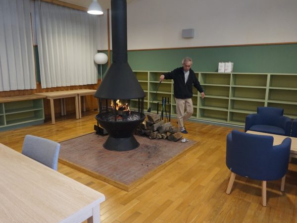 小学校の木造校舎が、ワイナリー施設に生まれ変わった