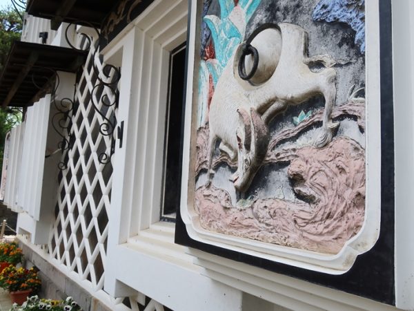 サフラン酒以外にもかつては日本のあちこちで甘い薬用酒が製造されていたが、現存するものは少ない