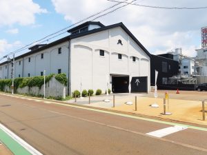 日本酒吉乃川の「醸蔵」。これだけを見ると古いものには見えない