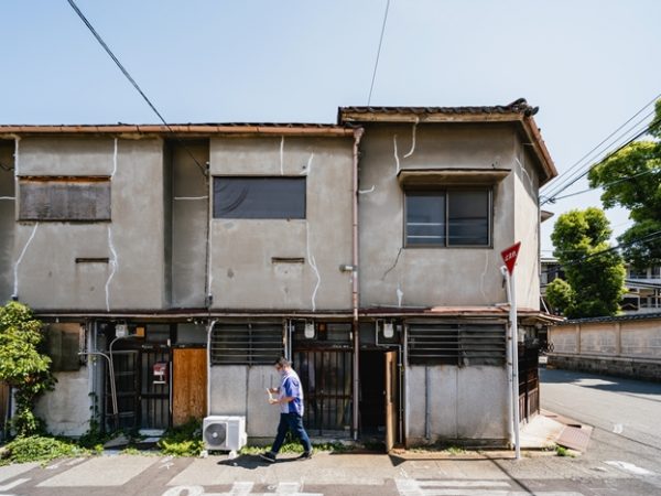 自然に空き家になっていた南棟。角の住戸の室内（写真提供/オルガワークス）