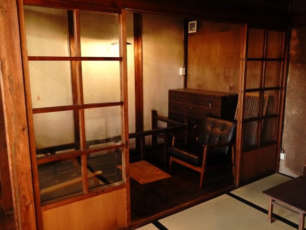 1階から見上げた2階の回廊