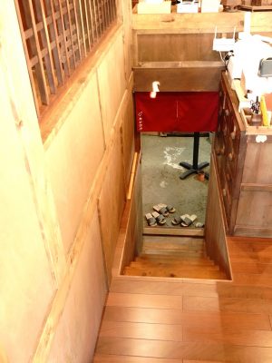 1階から見上げた2階の回廊