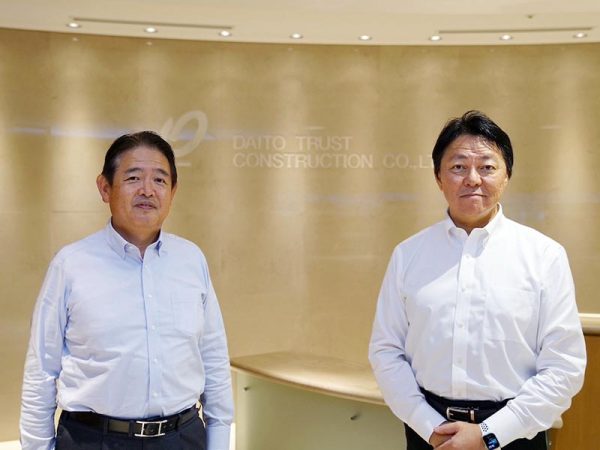 写真左）大東建託株式会社 代表取締役 社長執行役員 竹内 啓氏</br>
写真右）株式会社LIFULL 代表取締役社長 井上 高志氏