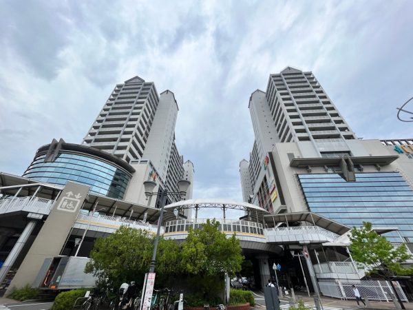 阪急神戸線と今津線が発着する西宮北口駅