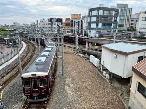 阪急神戸線と今津線が発着する西宮北口駅