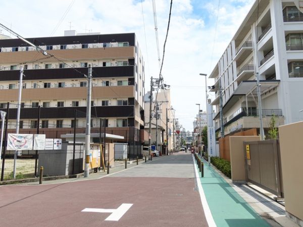 地域を変えようとアーティストがペインティングした建物なども散見された