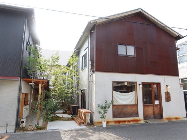 自然に空き家になっていた南棟。角の住戸の室内（写真提供/オルガワークス）