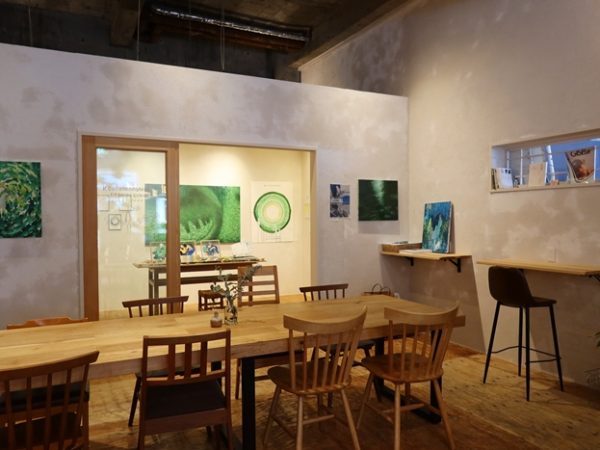 店内奥にあるギャラリースペース。上階で制作してここで展示、販売できるようになっている