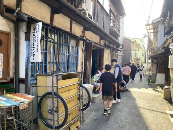 建て替え前の山王こどもセンターの様子。かなり老朽化した建物だったことが分かる（写真提供/山王こどもセンター）