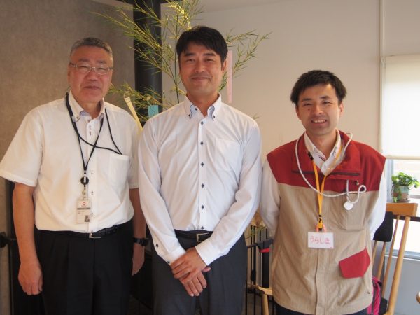 大和ハウス工業 リブネスタウン事業推進部 西日本統括グループ長 藤岡正さん（写真左）、同 西日本統括グループ 上席主任 大曲一輔さん（写真中央）、たかはしさんち 常駐スタッフの浦嶋真悟さん（写真右）