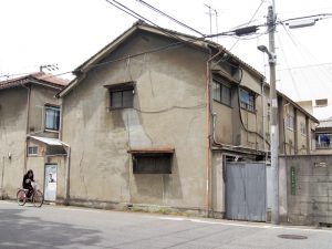 改修前の2棟。どちらも、かなり老朽化している（写真提供/オルガワークス）