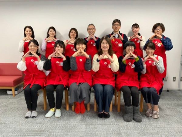 けん玉が置かれたコーナー。けん玉や独楽など単純だが奥が深い遊具に子どもたちは夢中になるようだ