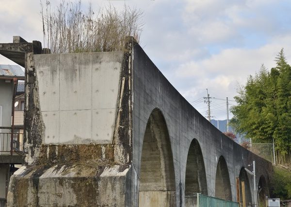 五新線の遺構。ここを鉄道が走ることはなかった
