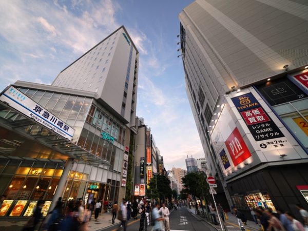 多摩川スカイブリッジの羽田空港側には、2023年1月にオープンした商業施設「羽田エアポートガーデン」がある