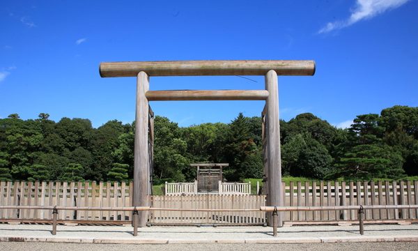 奈良県橿原市の神武天皇陵