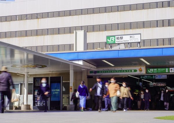 乗車人員が10万人以上20万未満の駅における家賃相場が安い駅「柏駅」、高い駅「恵比寿駅」