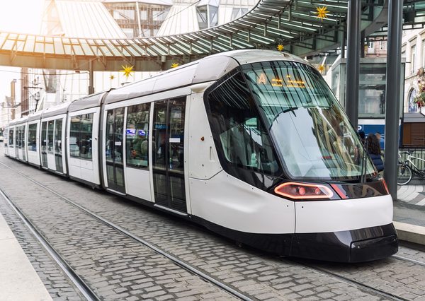 長崎市内を走る路面電車。市民の足となっている