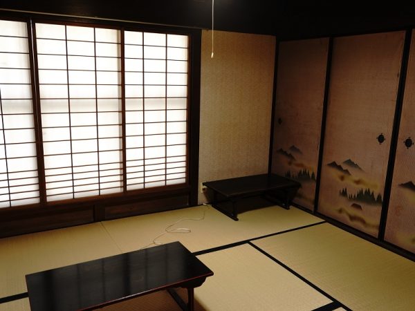 床の間、違い棚が設えてある主屋1階の座敷