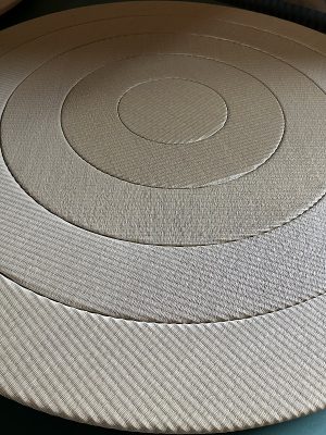 山田さん制作の「光のパレット」。中心から0度、22.5度、45度、67.5度、90度と角度が変わっている