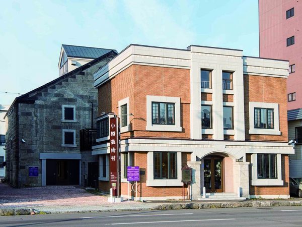 小樽運河に面したステンドグラス美術館の正面入口