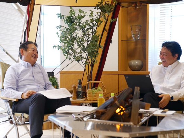 入社当時の経営計画書を「辞令と一緒に大事にもっていました」という竹内社長