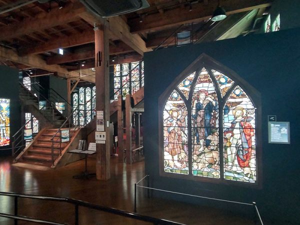 小樽運河に面したステンドグラス美術館の正面入口