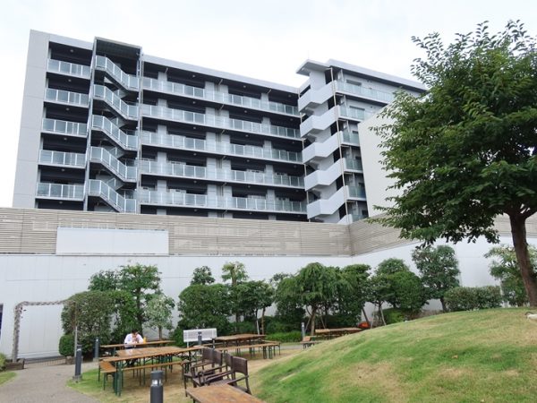 当初、再開発で誕生した住宅はシニア層を対象にしたもの。その人たちが安心して暮らせるようクリニックが入居している