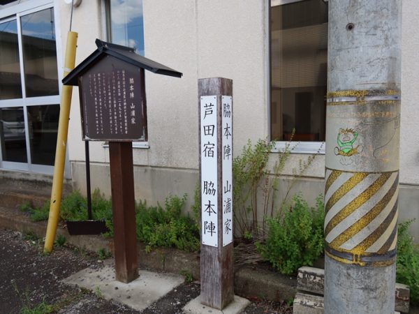 角地にあって視認性の高い立地。信号で止まると必ず目に入るという