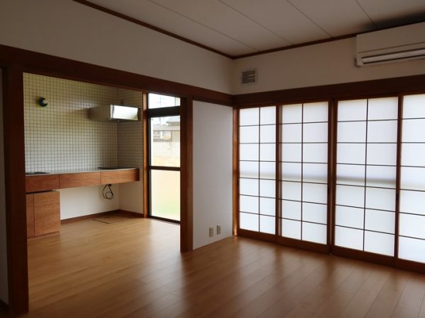 町かどオフィス内部。家具など大半のものは不用品をもらうなどして集めた